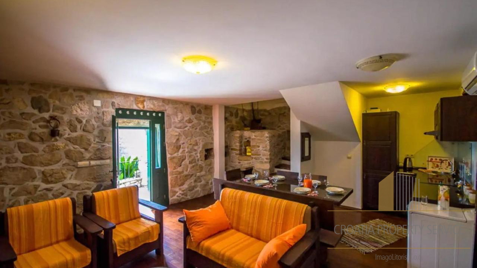 Two beautiful stone houses with a sea view and the Pelješac peninsula!