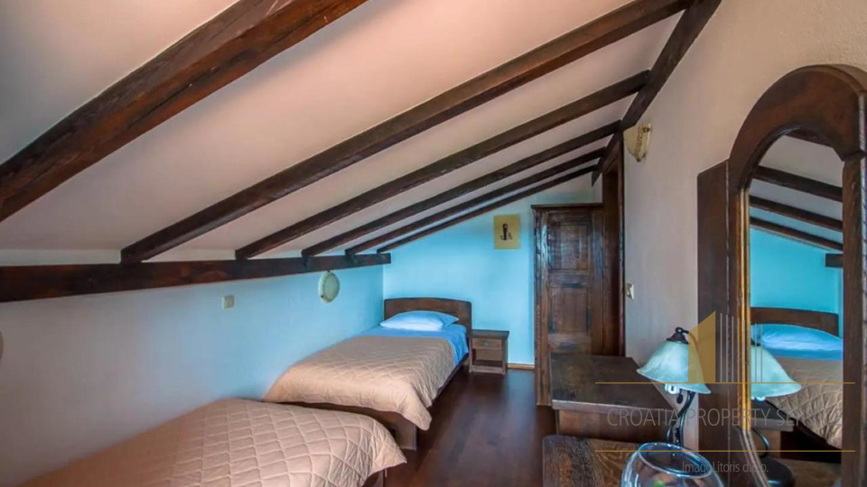 Two beautiful stone houses with a sea view and the Pelješac peninsula!