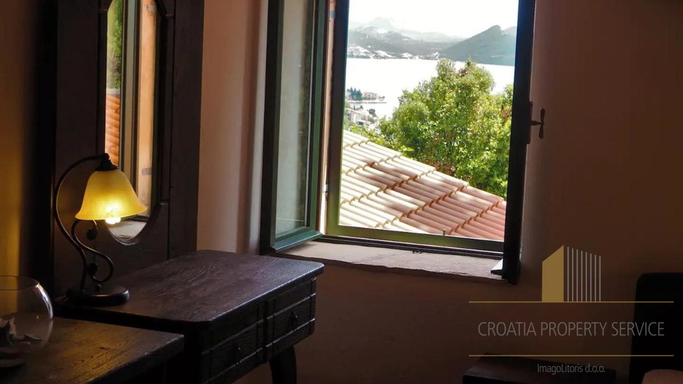 Two beautiful stone houses with a sea view and the Pelješac peninsula!