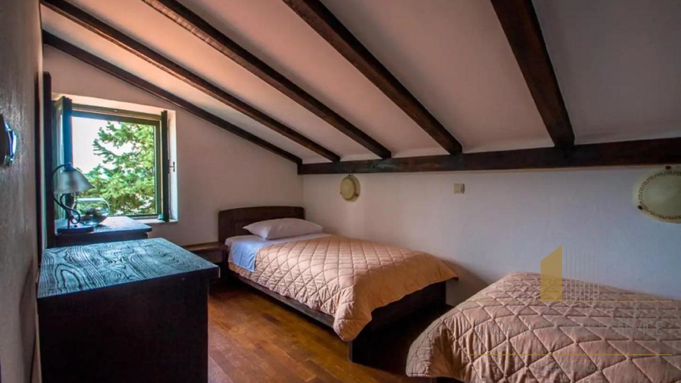 Two beautiful stone houses with a sea view and the Pelješac peninsula!