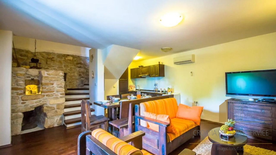Two beautiful stone houses with a sea view and the Pelješac peninsula!