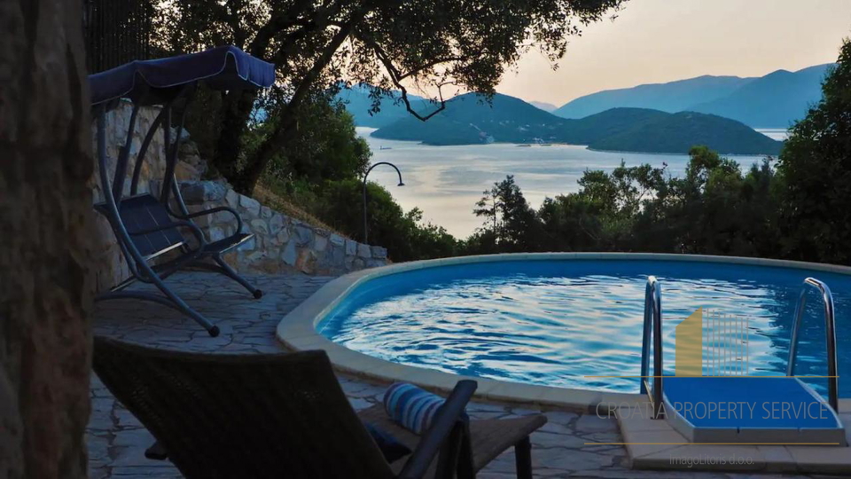 Two beautiful stone houses with a sea view and the Pelješac peninsula!