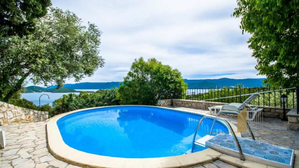 Two beautiful stone houses with a sea view and the Pelješac peninsula!