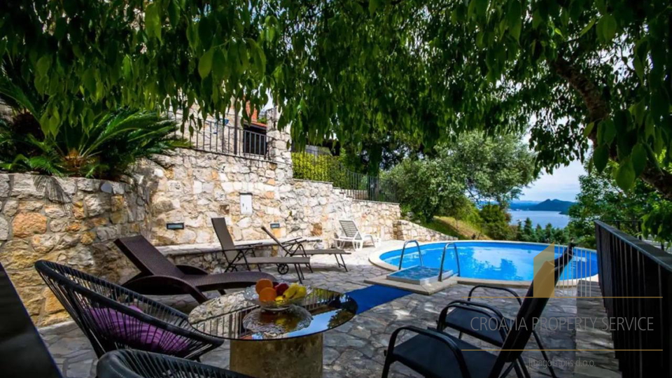 Two beautiful stone houses with a sea view and the Pelješac peninsula!