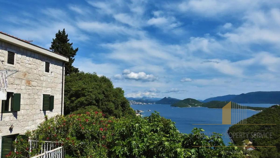 Two beautiful stone houses with a sea view and the Pelješac peninsula!