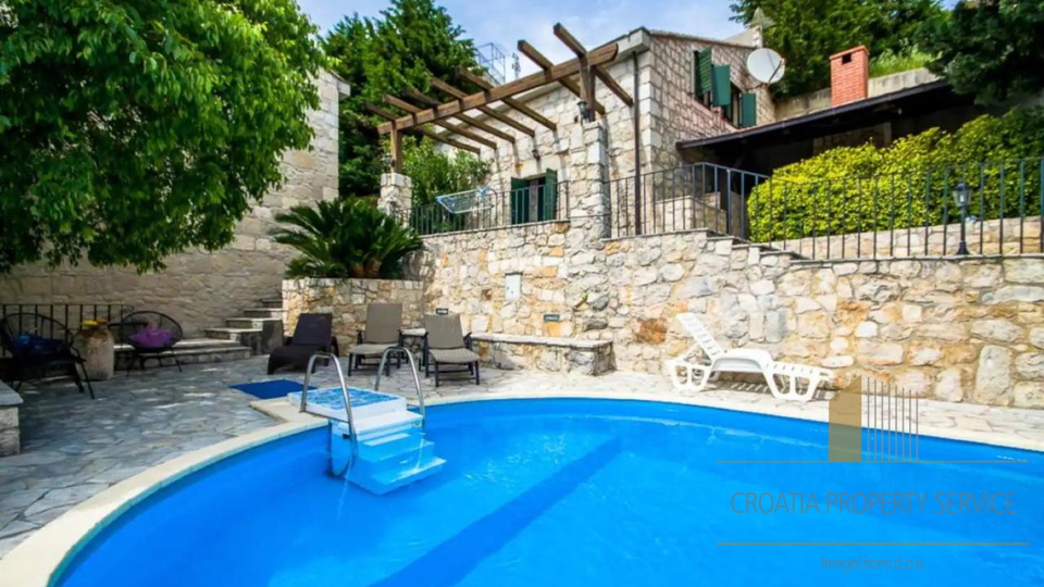 Two beautiful stone houses with a sea view and the Pelješac peninsula!