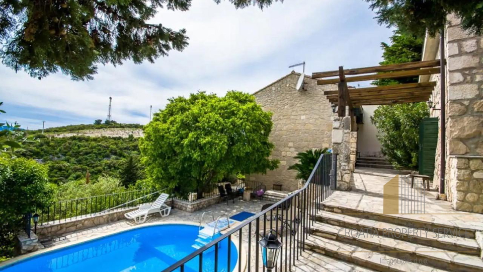 Two beautiful stone houses with a sea view and the Pelješac peninsula!