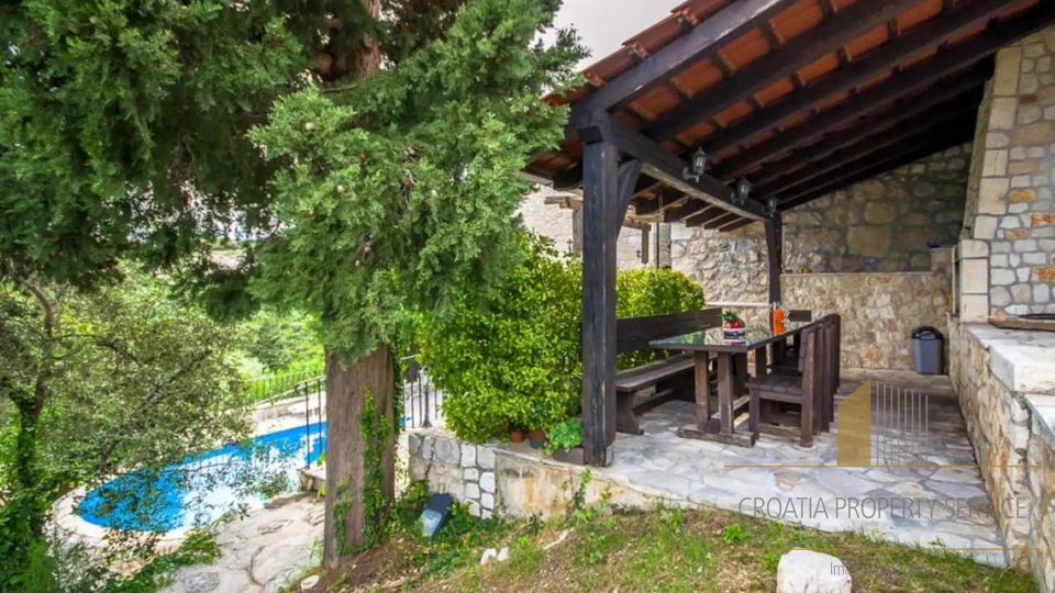 Two beautiful stone houses with a sea view and the Pelješac peninsula!