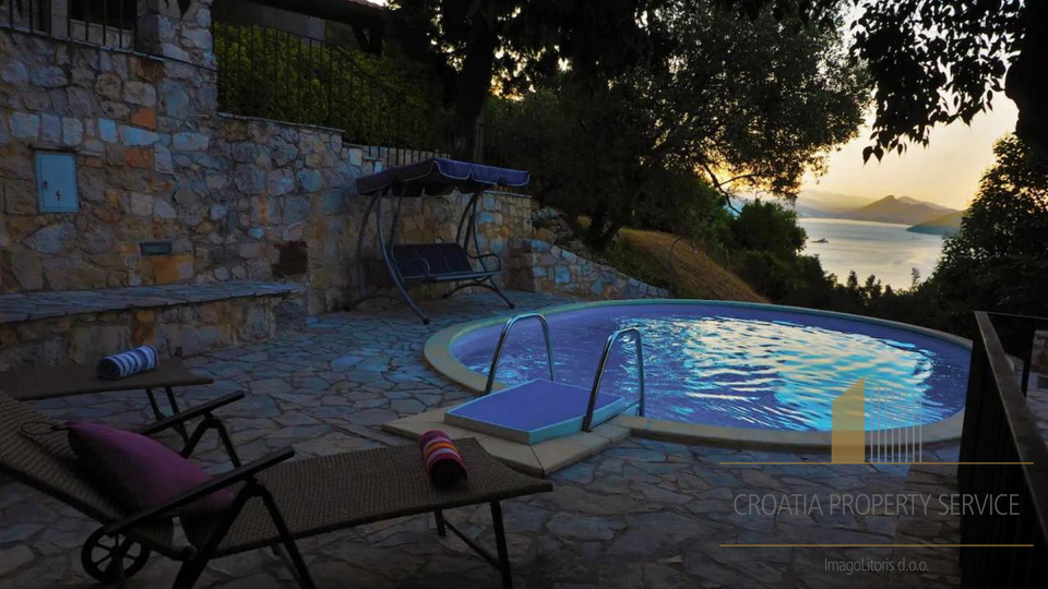 Two beautiful stone houses with a sea view and the Pelješac peninsula!