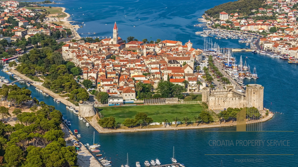 Luxuriöses Familienhotel in toller Lage, 80 m vom Meer entfernt in der Nähe von Trogir!