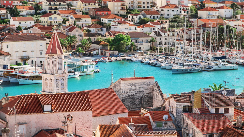 Luxuriöses Familienhotel in toller Lage, 80 m vom Meer entfernt in der Nähe von Trogir!