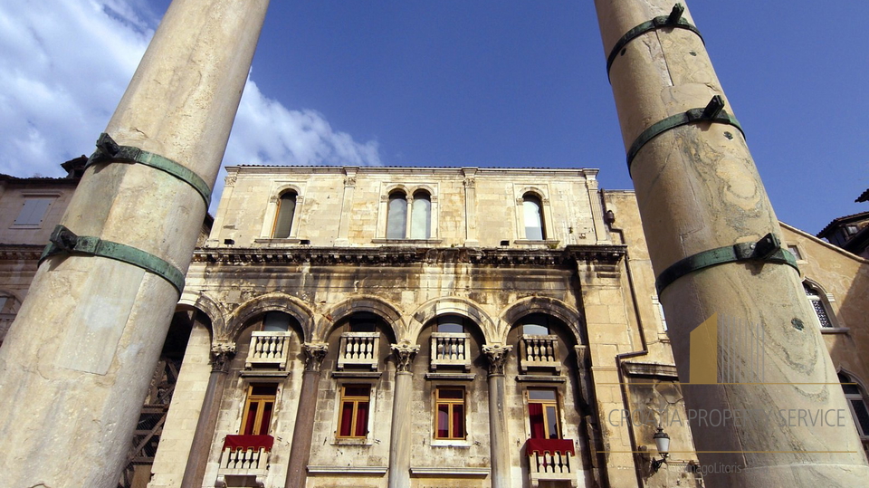 Appartamento spazioso in una posizione esclusiva nel centro di Spalato!