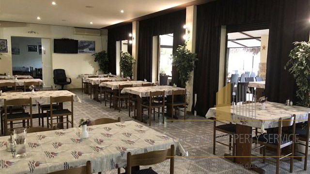 Apart-Hotel s restoranom i bazenom u blizini Omiša!