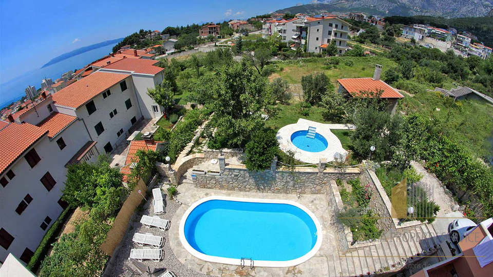 Splendida casa con appartamenti con vista aperta sul mare – Makarska!