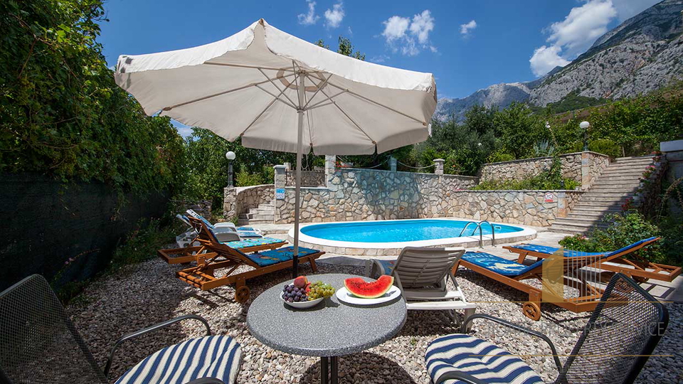 Splendida casa con appartamenti con vista aperta sul mare – Makarska!