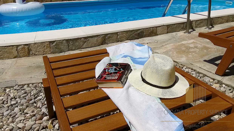 Splendida casa con appartamenti con vista aperta sul mare – Makarska!