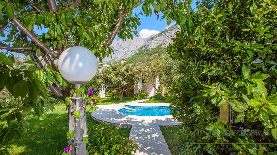 Splendida casa con appartamenti con vista aperta sul mare – Makarska!