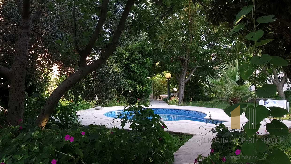 Splendida casa con appartamenti con vista aperta sul mare – Makarska!