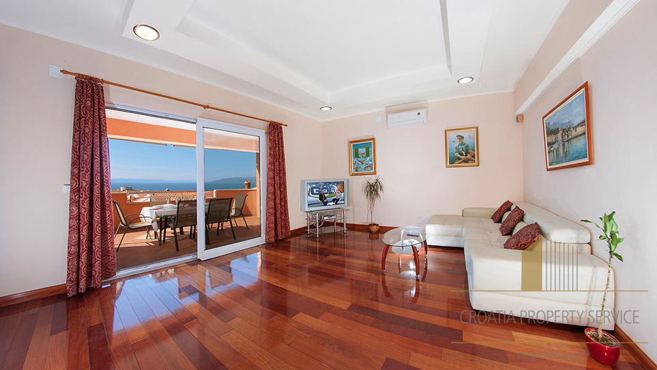 Splendida casa con appartamenti con vista aperta sul mare – Makarska!