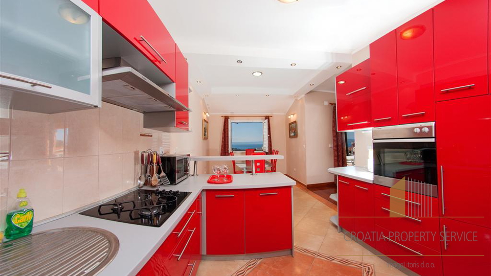 Splendida casa con appartamenti con vista aperta sul mare – Makarska!