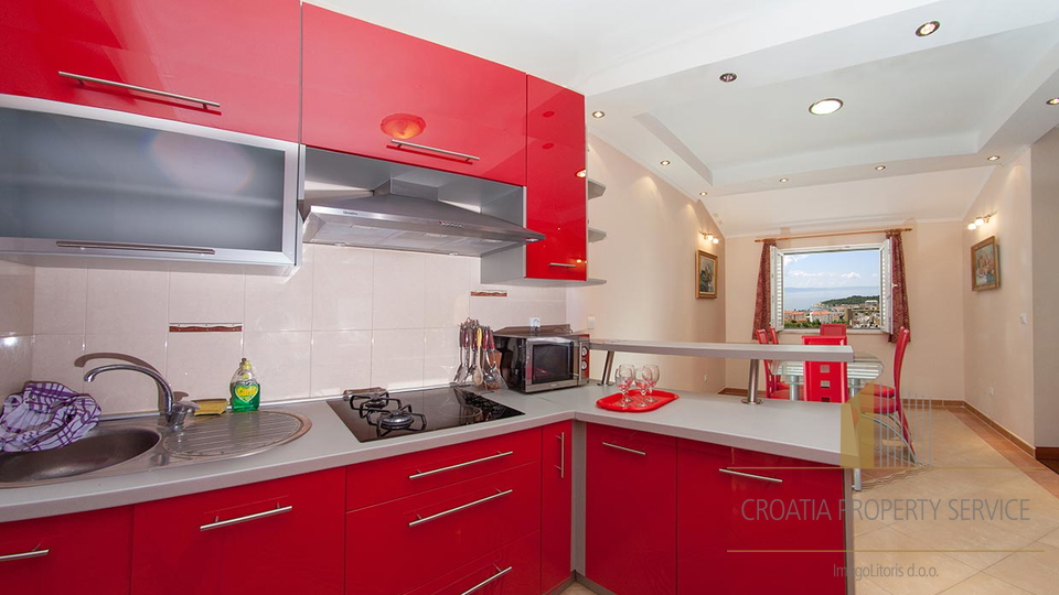 Splendida casa con appartamenti con vista aperta sul mare – Makarska!