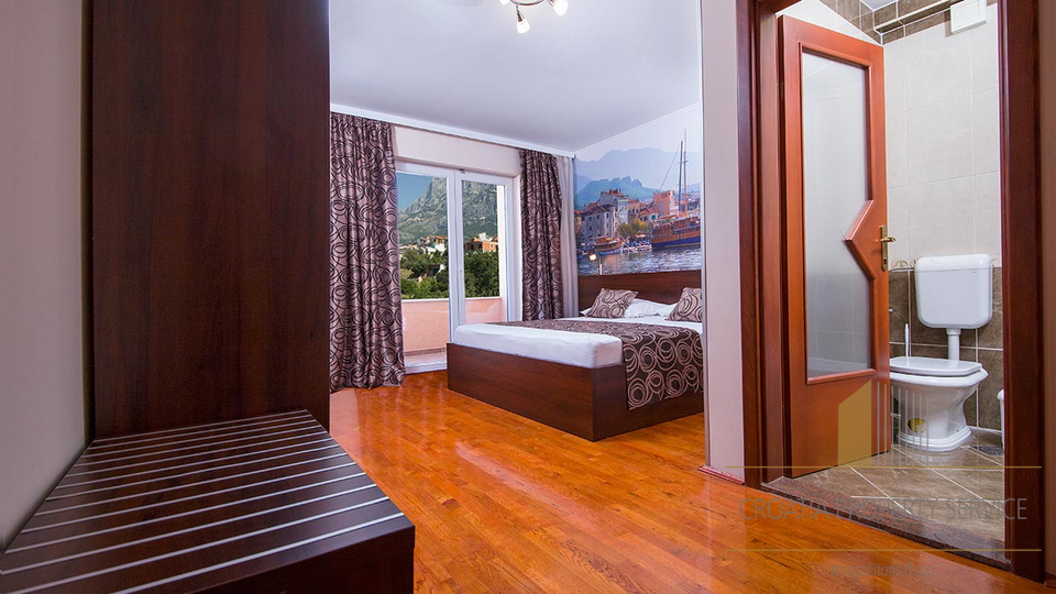 Splendida casa con appartamenti con vista aperta sul mare – Makarska!