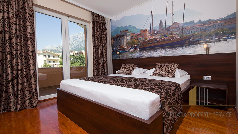 Splendida casa con appartamenti con vista aperta sul mare – Makarska!