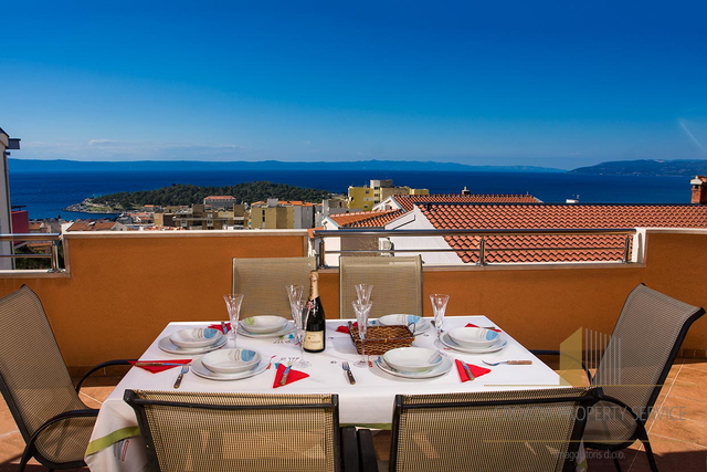 Splendida casa con appartamenti con vista aperta sul mare – Makarska!