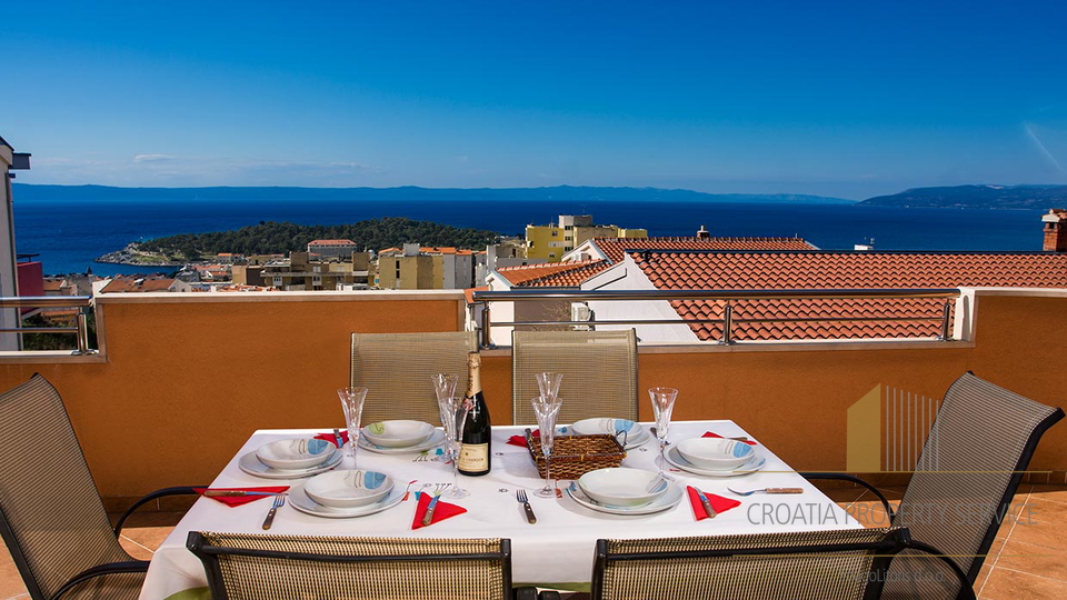 Splendida casa con appartamenti con vista aperta sul mare – Makarska!