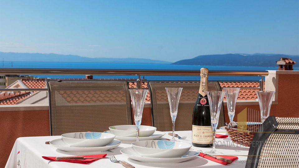 Splendida casa con appartamenti con vista aperta sul mare – Makarska!