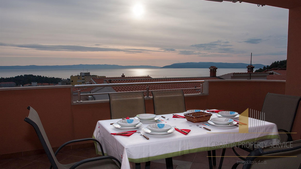 Splendida casa con appartamenti con vista aperta sul mare – Makarska!