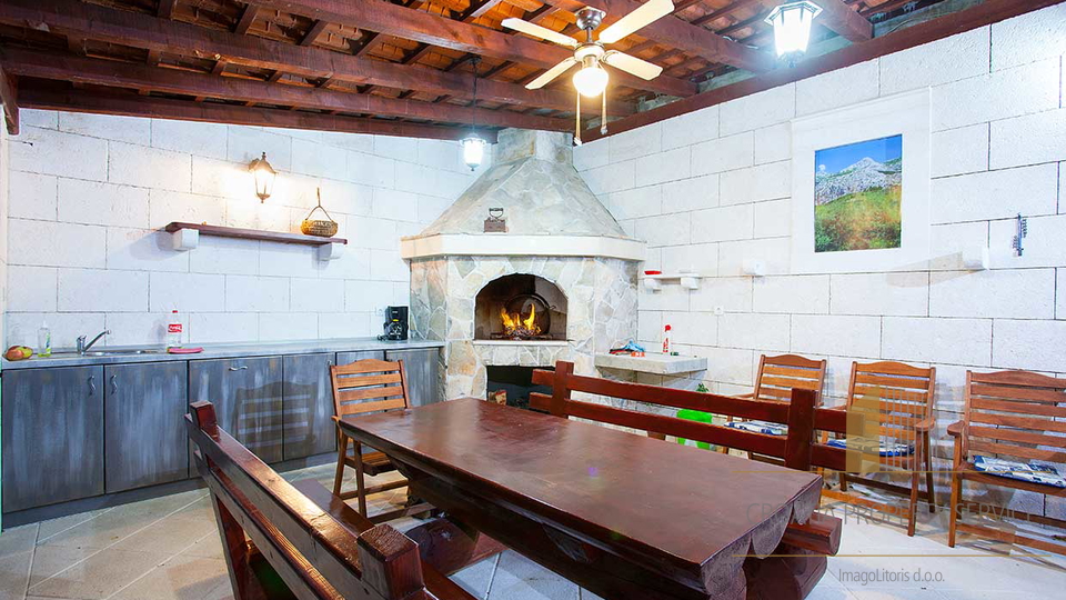 Splendida casa con appartamenti con vista aperta sul mare – Makarska!