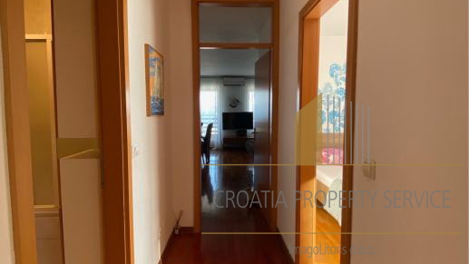 Attractive three-room apartment with garage, first row by the beach - Žnjan, Split!