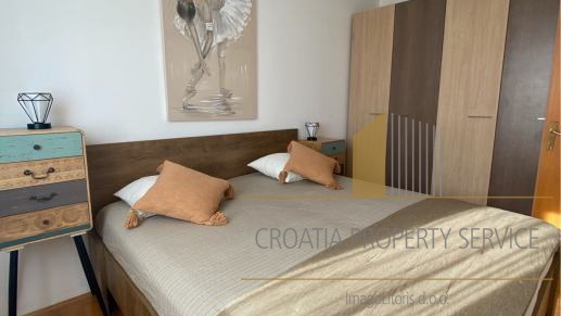 Attractive three-room apartment with garage, first row by the beach - Žnjan, Split!