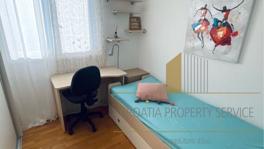 Attractive three-room apartment with garage, first row by the beach - Žnjan, Split!