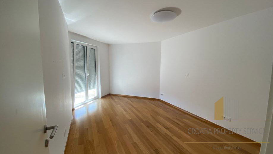 Wohnung von 130 m2 in einem neuen Gebäude zur Langzeitmiete - Zenta, Split!