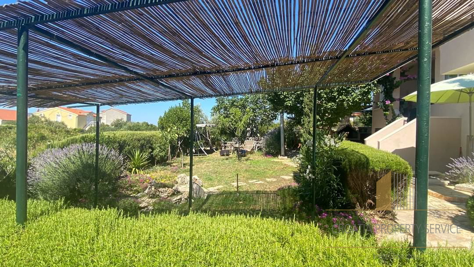Apartmajska hiša na mirni lokaciji v bližini plaže - Rogoznica!