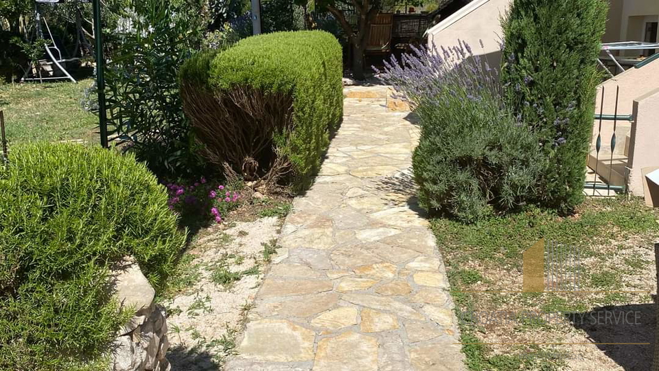 Apartmajska hiša na mirni lokaciji v bližini plaže - Rogoznica!