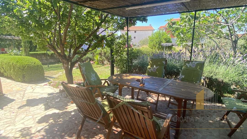 Apartmajska hiša na mirni lokaciji v bližini plaže - Rogoznica!