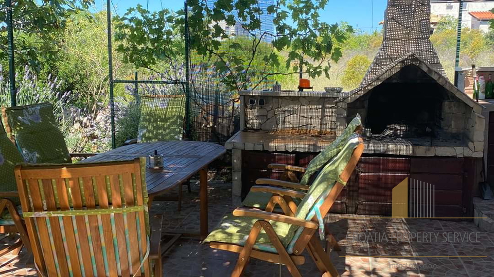 Apartmajska hiša na mirni lokaciji v bližini plaže - Rogoznica!
