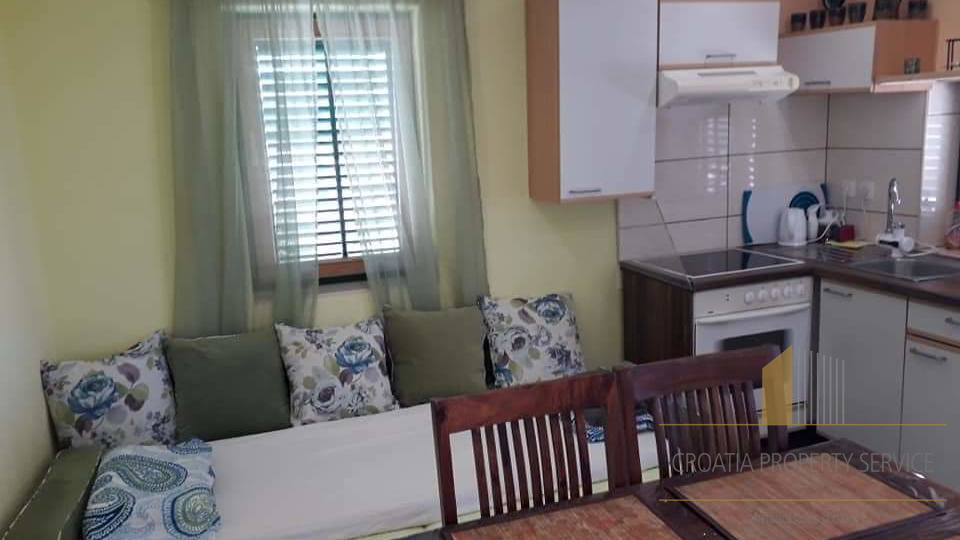 Apartmajska hiša na mirni lokaciji v bližini plaže - Rogoznica!