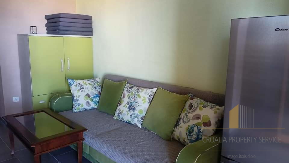 Apartmajska hiša na mirni lokaciji v bližini plaže - Rogoznica!