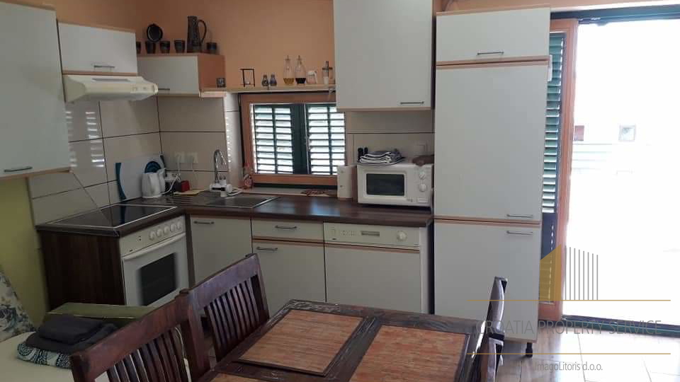 Apartmajska hiša na mirni lokaciji v bližini plaže - Rogoznica!
