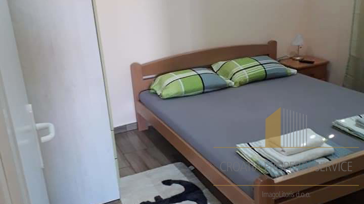 Apartmajska hiša na mirni lokaciji v bližini plaže - Rogoznica!