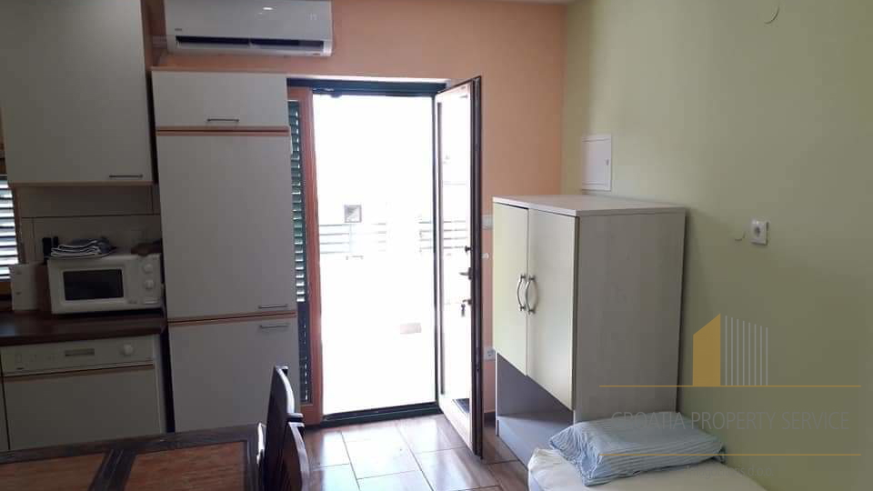 Apartmajska hiša na mirni lokaciji v bližini plaže - Rogoznica!