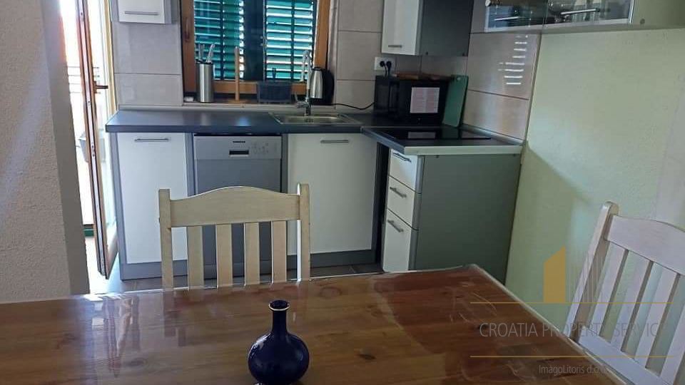 Apartmajska hiša na mirni lokaciji v bližini plaže - Rogoznica!