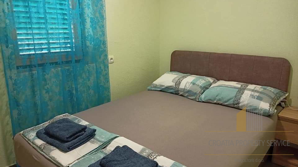 Apartmajska hiša na mirni lokaciji v bližini plaže - Rogoznica!