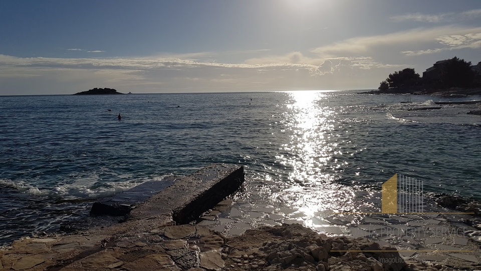 Apartmajska hiša na mirni lokaciji v bližini plaže - Rogoznica!