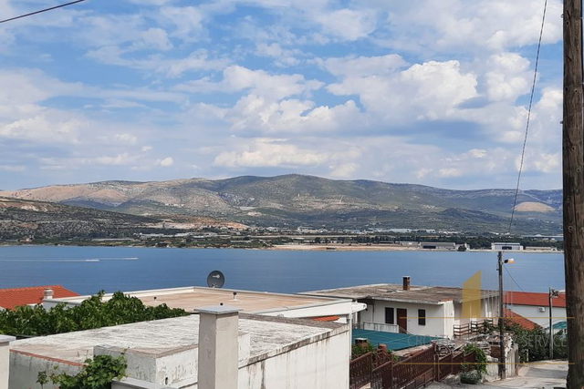 Terreno edificabile a Čiovo con vista mare