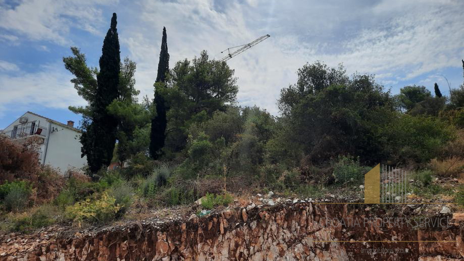 Terreno edificabile a Čiovo con vista mare
